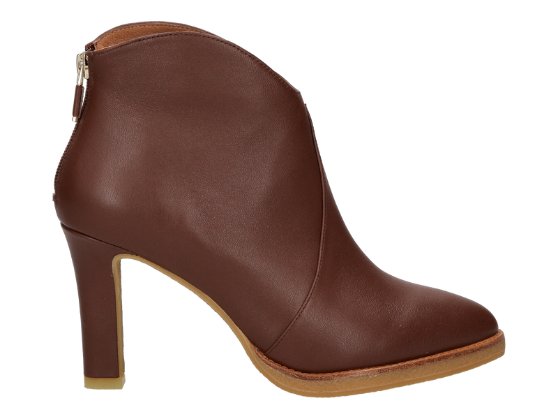 Lola Cruz Boot With Heel Brown
