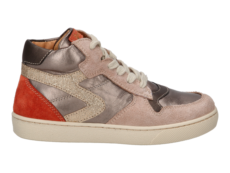 Voir le produit 'Babybotte Baskets Or' (en anglais) Babybotte Baskets Or