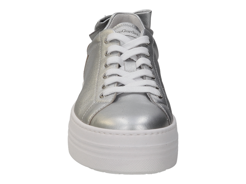 Bekijk product 'Nero Giardini Sneakers Zilver' Nero Giardini Sneakers Zilver