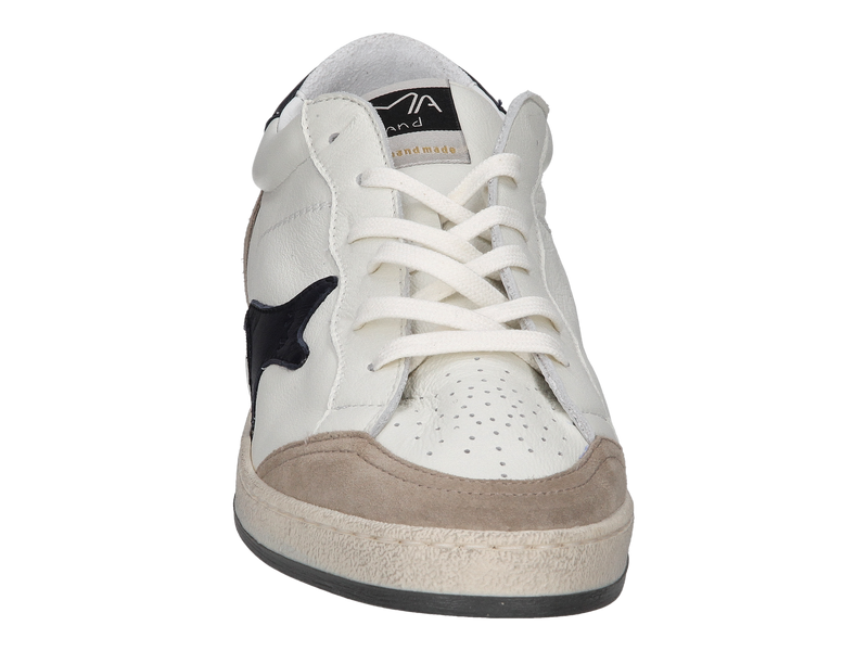 Ama Brand Sneakers White