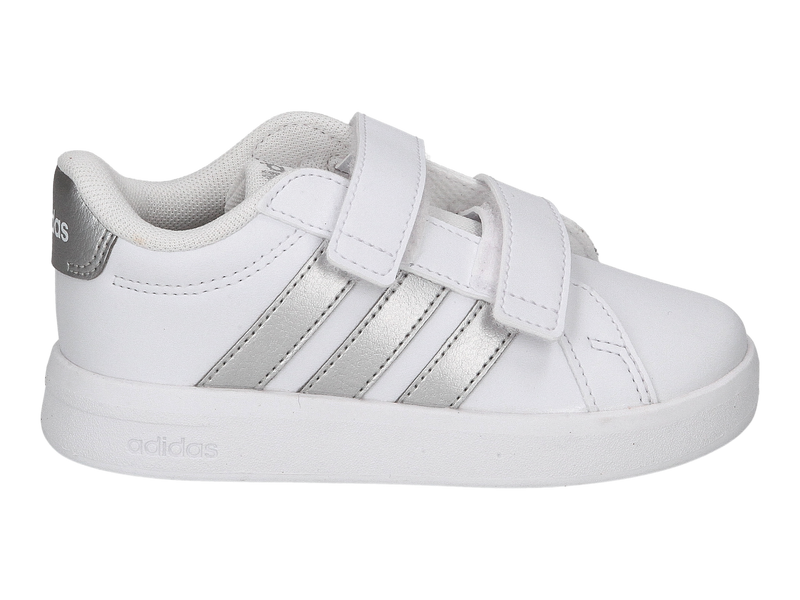 Voir le produit 'Adidas Chaussures à Velcro Argent' (en anglais) Adidas Chaussures à Velcro Argent