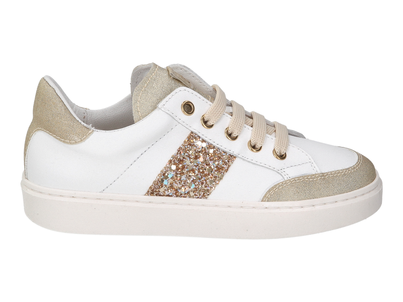 Voir le produit 'Beberlis Baskets Blanc' (en anglais) Beberlis Baskets Blanc