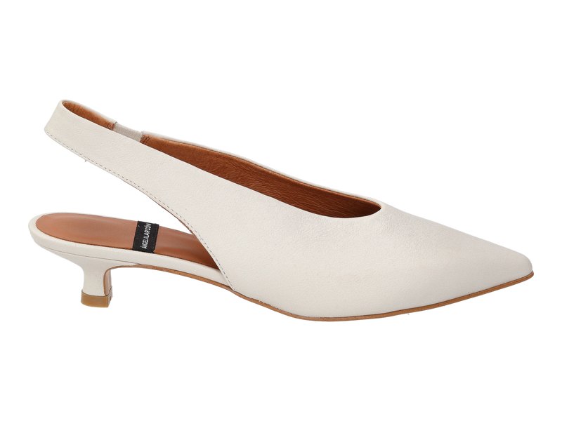 Angel Alarcon Slings Off White