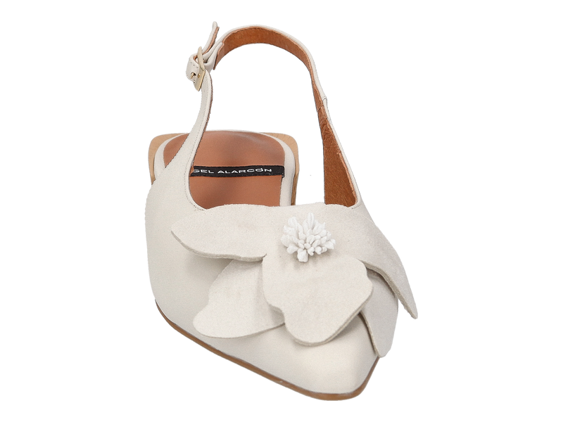 Angel Alarcon Slings Off White