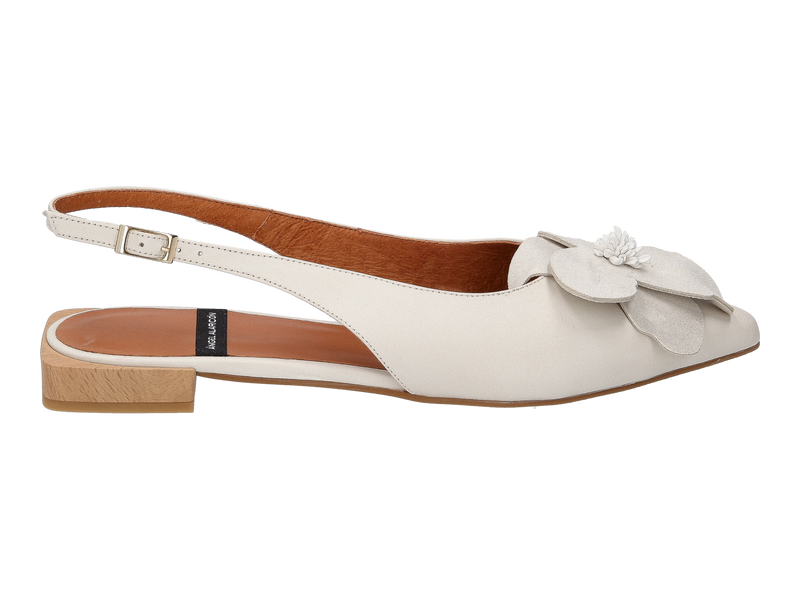 Angel Alarcon Slings Off White