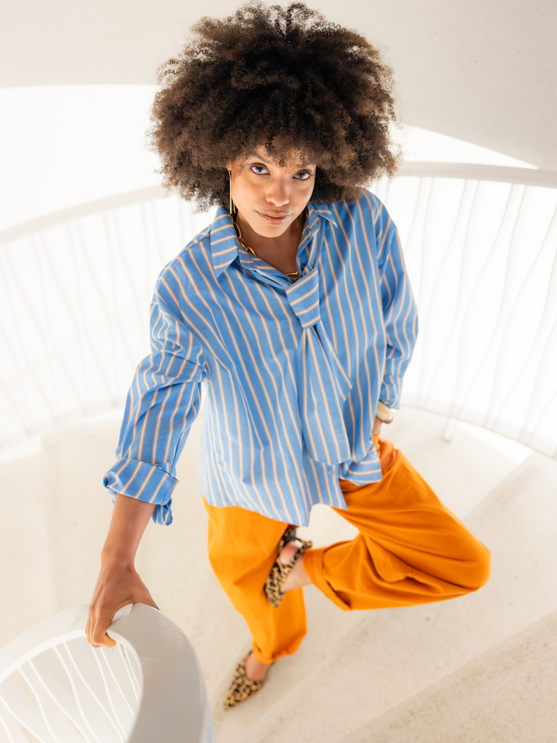 Voir le produit 'Black Rose Blouses Bleu' (en anglais) Black Rose Blouses Bleu