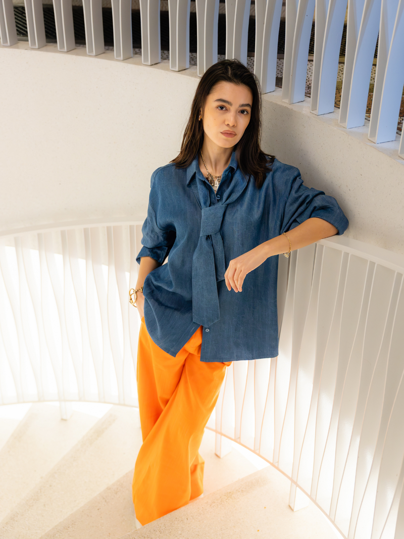 Voir le produit 'Black Rose Blouses Bleu' (en anglais) Black Rose Blouses Bleu