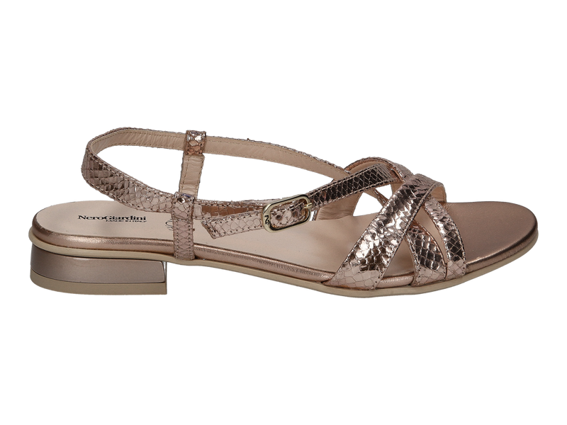 Voir le produit 'Nero Giardini Sandales Or' (en anglais) Nero Giardini Sandales Or