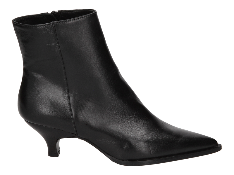 View product 'Maja Boot With Heel Black' Maja Boot With Heel Black
