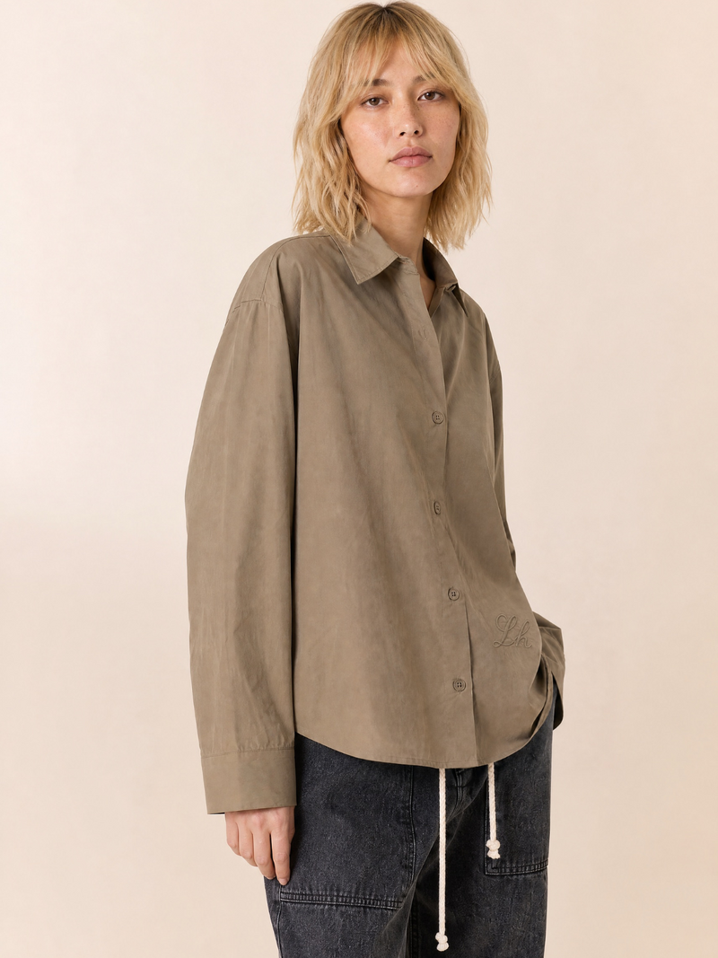 Voir le produit 'Leon & Harper Blouses Beige' (en anglais) Leon & Harper Blouses Beige