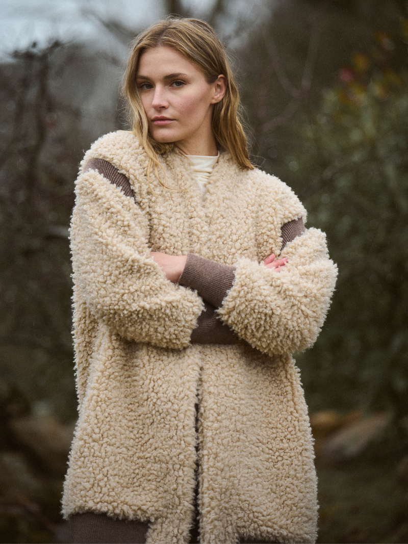 Voir le produit 'Sita Murt Vestes Beige' (en anglais) Sita Murt Vestes Beige