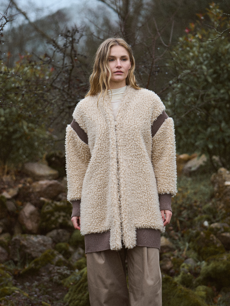 Voir le produit 'Sita Murt Vestes Beige' (en anglais) Sita Murt Vestes Beige