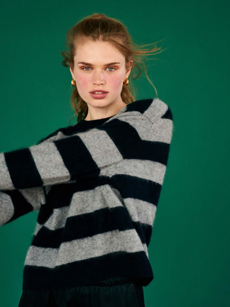 Voir le produit 'Jumper 1234 Pulls Noir' (en anglais) Jumper 1234 Pulls Noir
