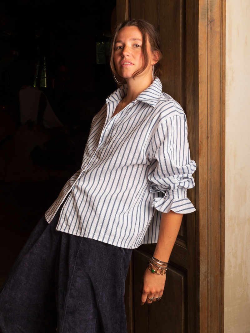 Voir le produit 'Black Rose Blouses Off White' (en anglais) Black Rose Blouses Off White