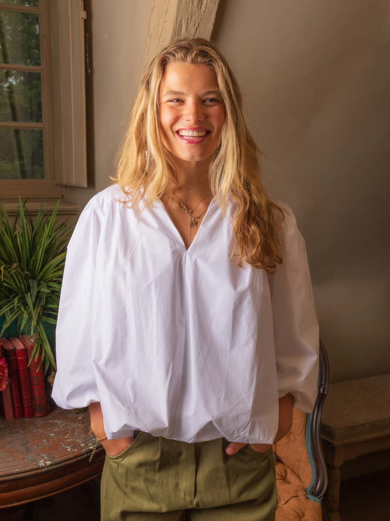 Voir le produit 'Black Rose Blouses Off White' (en anglais) Black Rose Blouses Off White