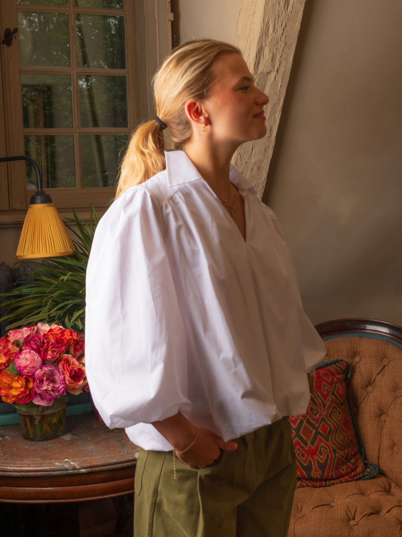 Voir le produit 'Black Rose Blouses Off White' (en anglais) Black Rose Blouses Off White
