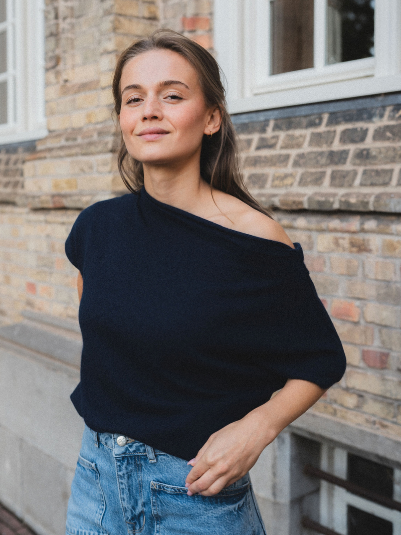 Voir le produit 'Dou Doun Pulls Bleu' (en anglais) Dou Doun Pulls Bleu