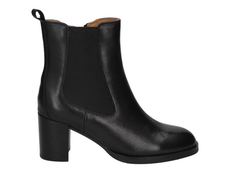 Voir le produit 'Emilie Karston Bottines Noir' (en anglais) Emilie Karston Bottines Noir