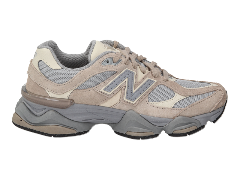 Voir le produit 'New Balance Baskets Gris' (en anglais) New Balance Baskets Gris