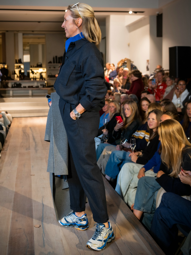 Voir le produit 'Leon & Harper Pantalons Bleu' (en anglais) Leon & Harper Pantalons Bleu